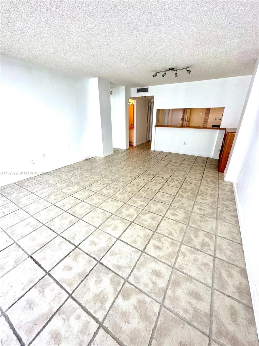 600 NE 36th St # 2015, Miami, FL 33137 photo 8