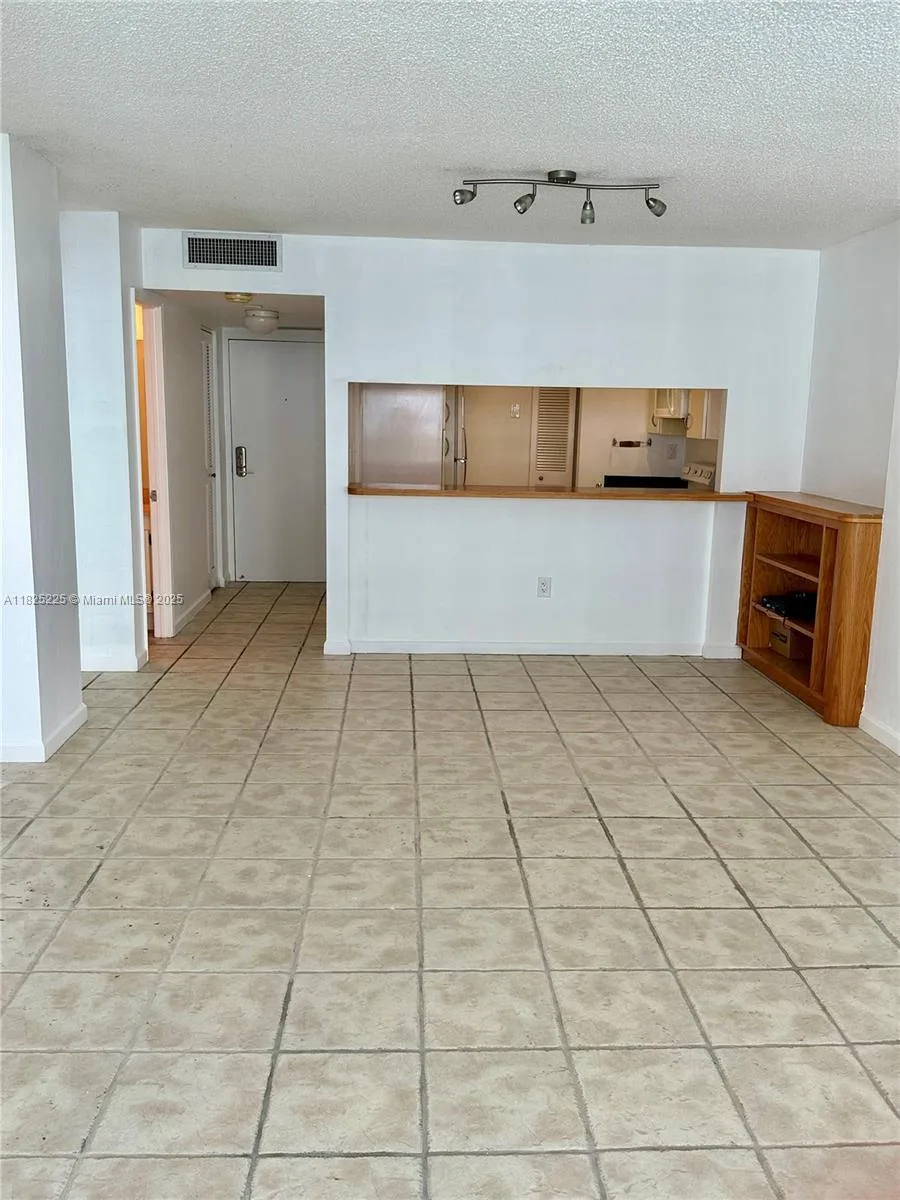 600 NE 36th St # 2015, Miami, FL 33137 photo 9