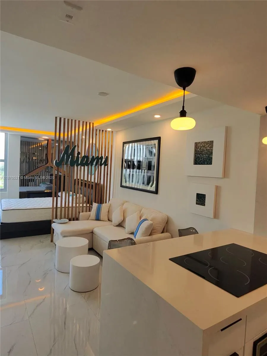 2899 Collins Ave # 1634, Miami Beach, FL 33140