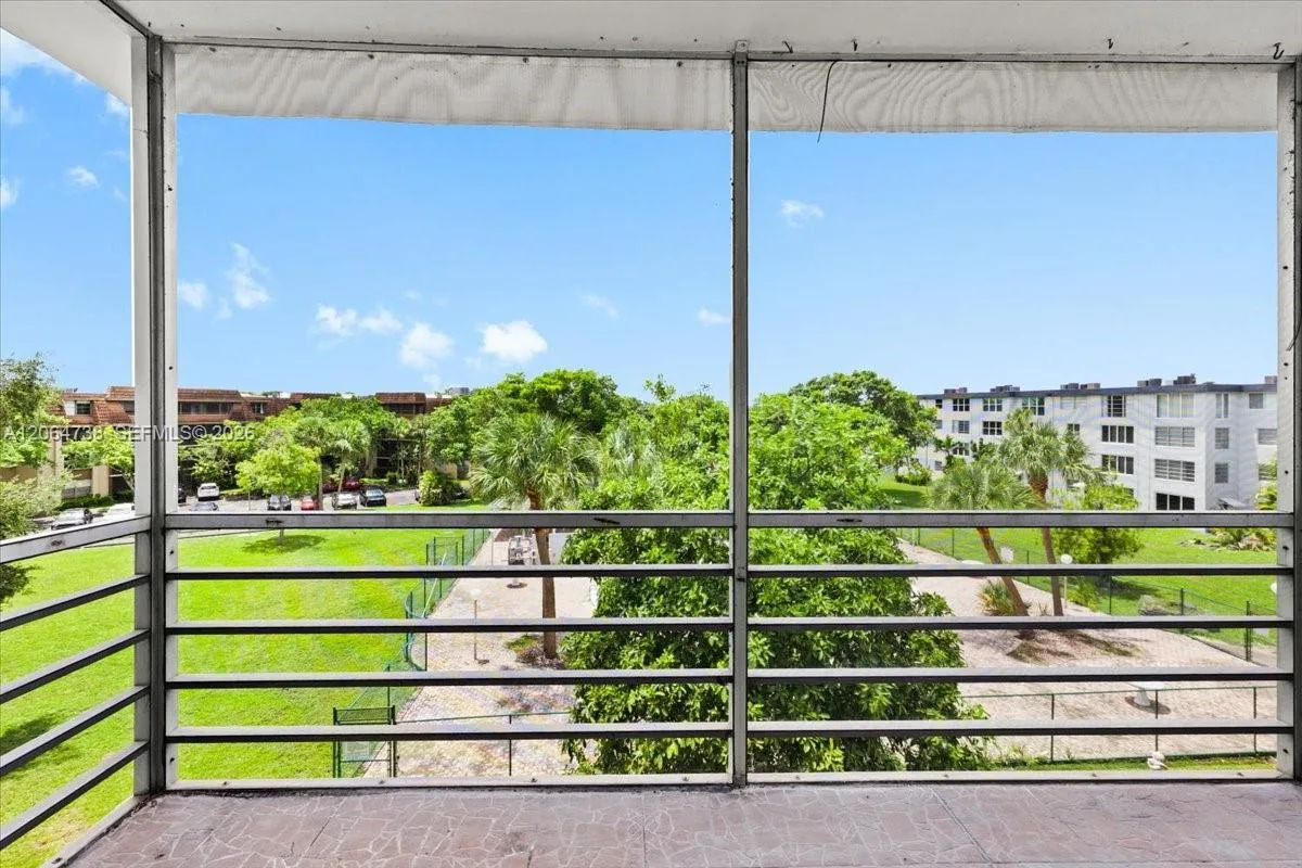 447 NE 195 th St # 414, Miami, FL 33179 photo 12