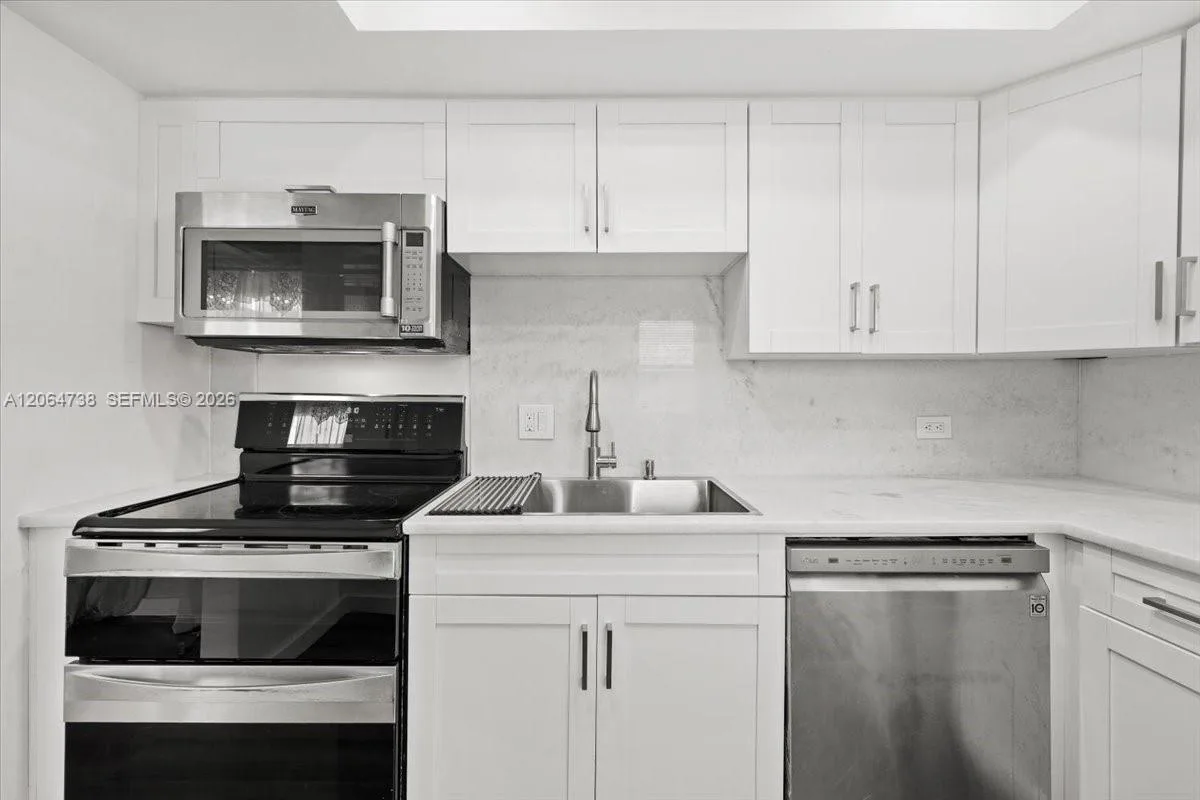 447 NE 195 th St # 414, Miami, FL 33179 photo 4
