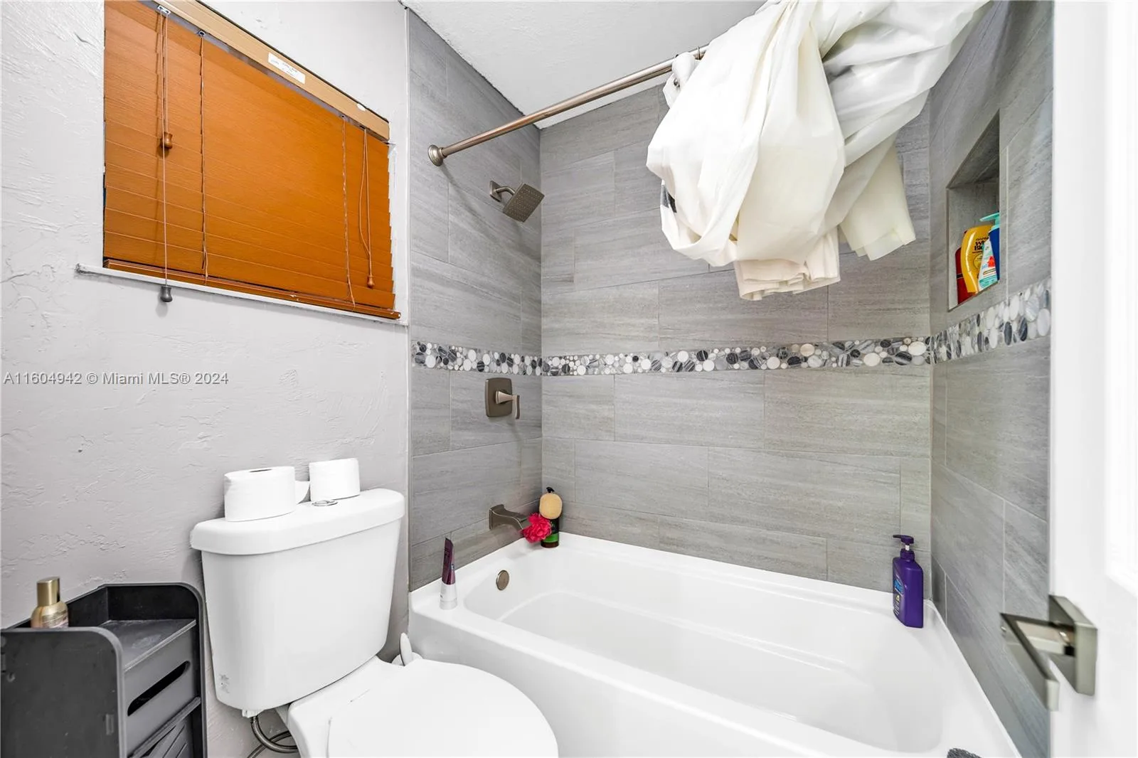 875 E 29th St, Hialeah, FL 33013 photo 11