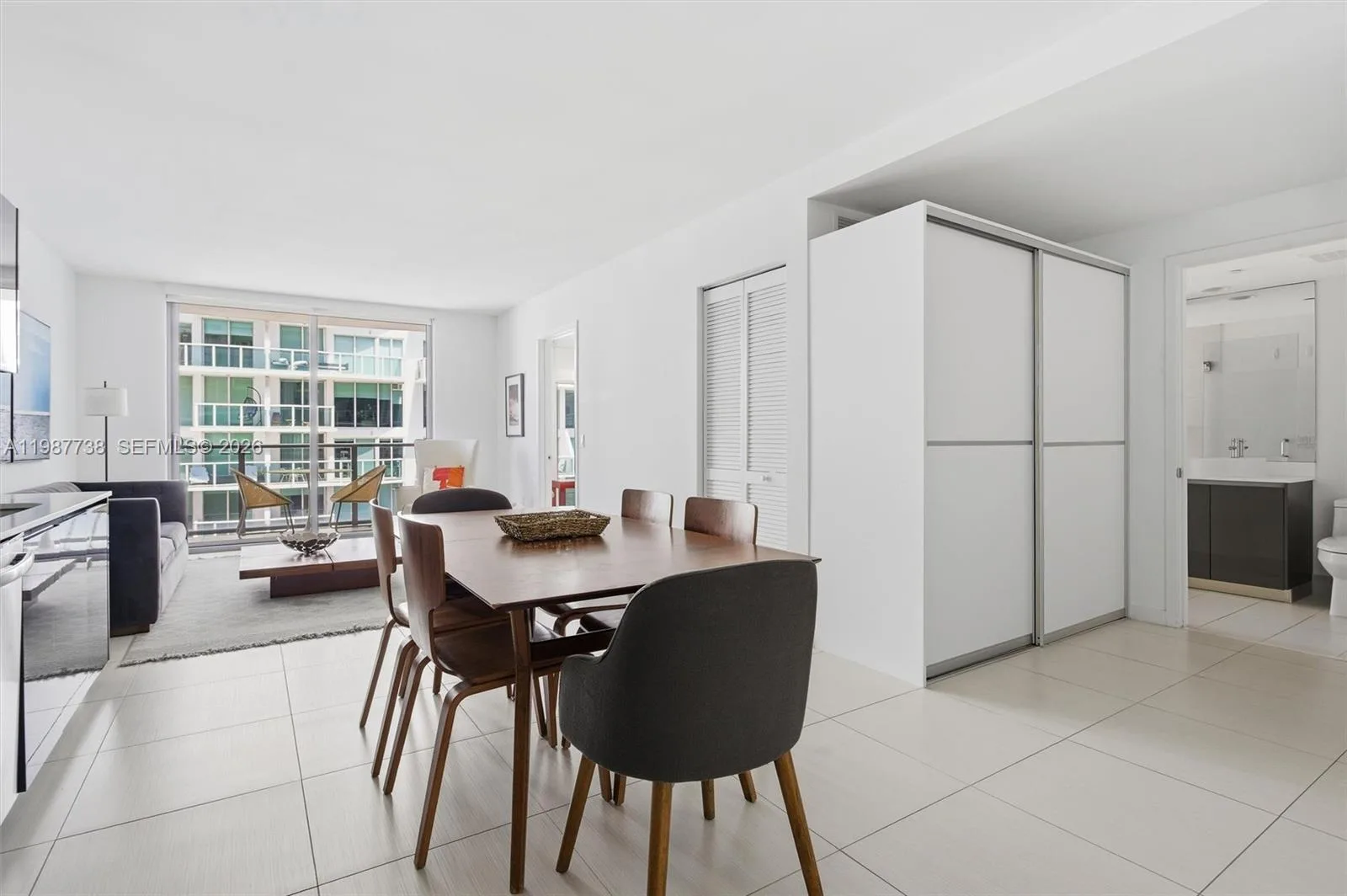 31 SE 6th St # 2504, Miami, FL 33131 photo 12