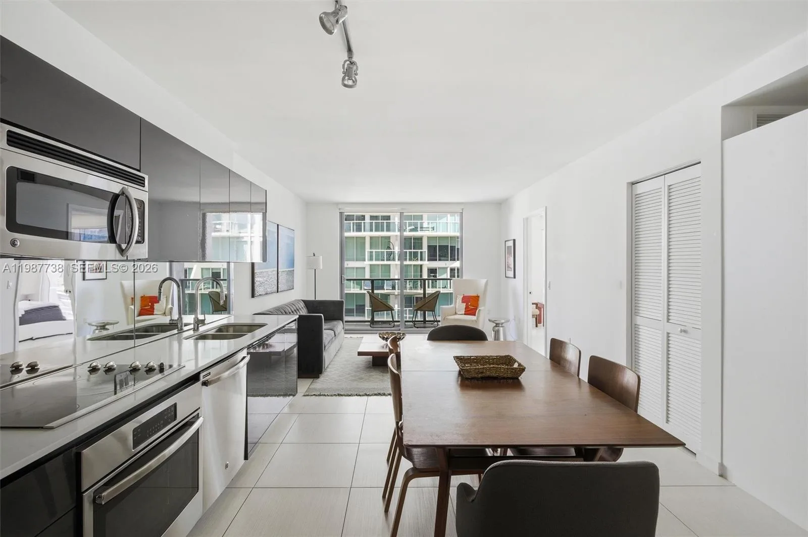 31 SE 6th St # 2504, Miami, FL 33131 photo 3