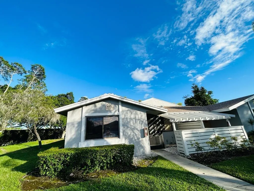 611 Racquet Club Rd # 1, Weston, FL 33326