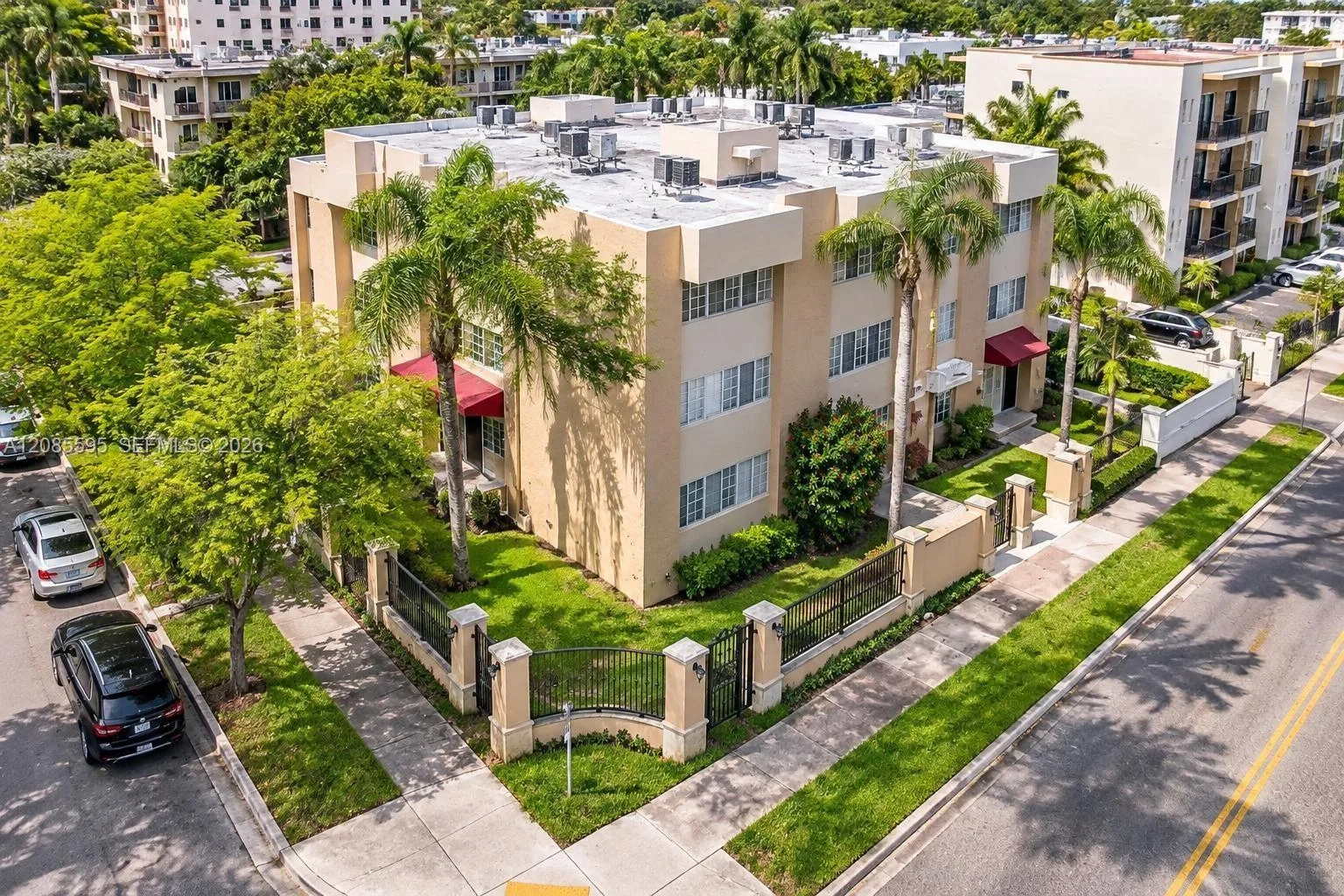300 Madeira Ave # 304, Coral Gables, FL 33134