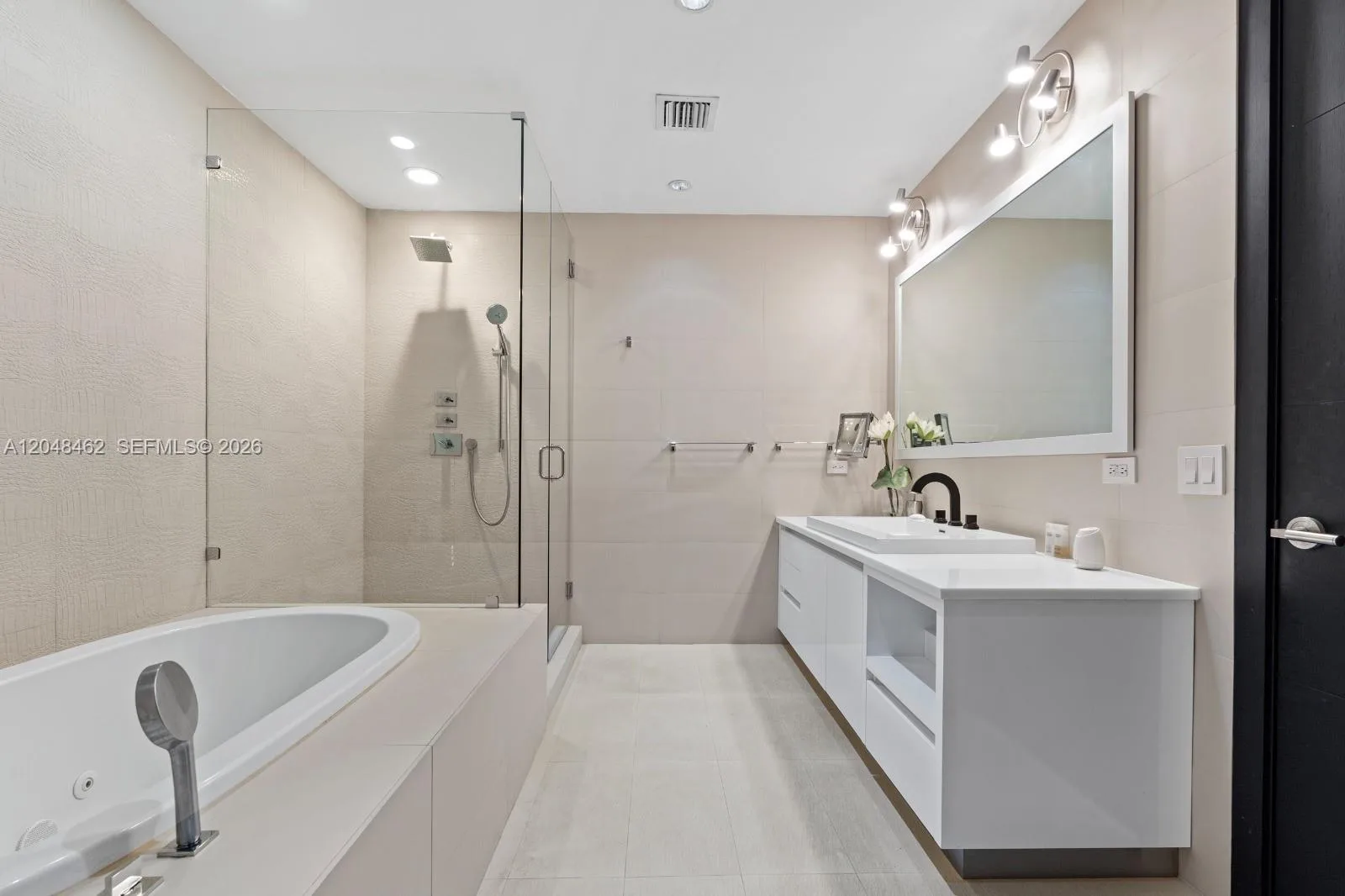 1425 Brickell Ave # 42E, Miami, FL 33131 photo 10