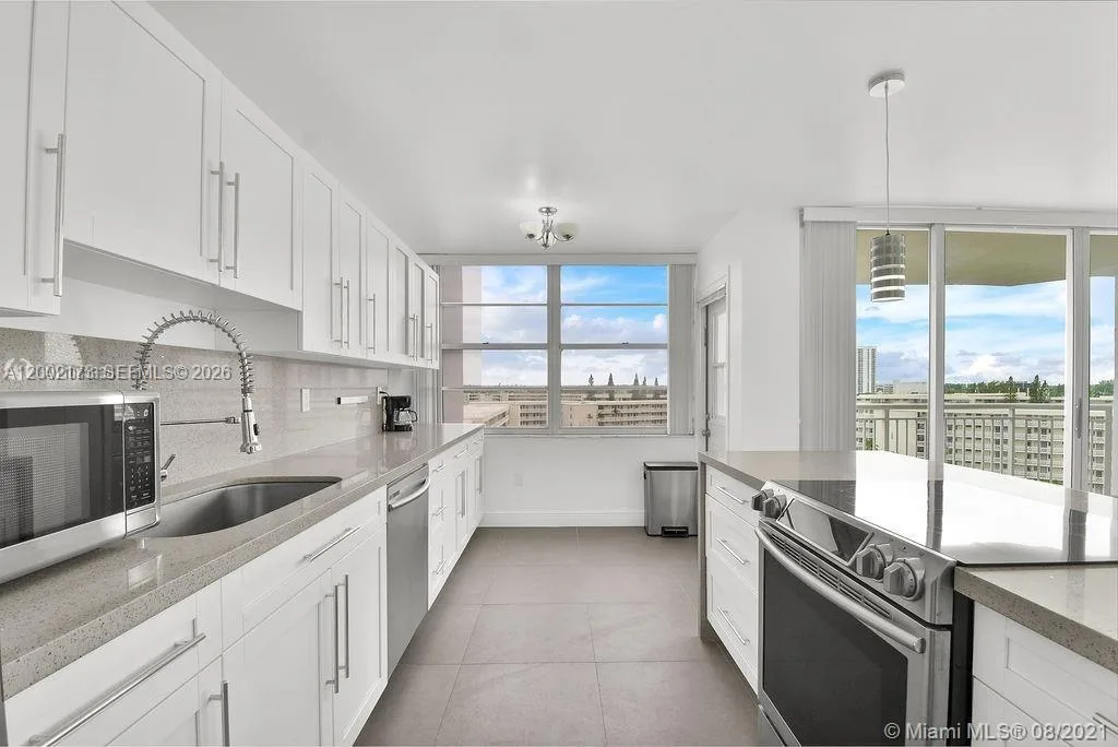 18041 Biscayne Blvd # 801, Aventura, FL 33160 photo 2