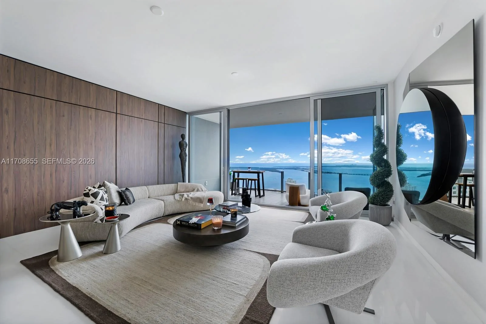 300 Biscayne Blvd Way # 4703, Miami, FL 33131 photo 2