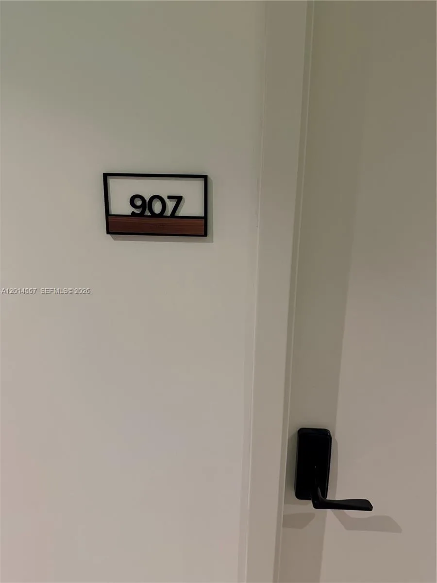 225 N Miami av # 907, Miami, FL 33128