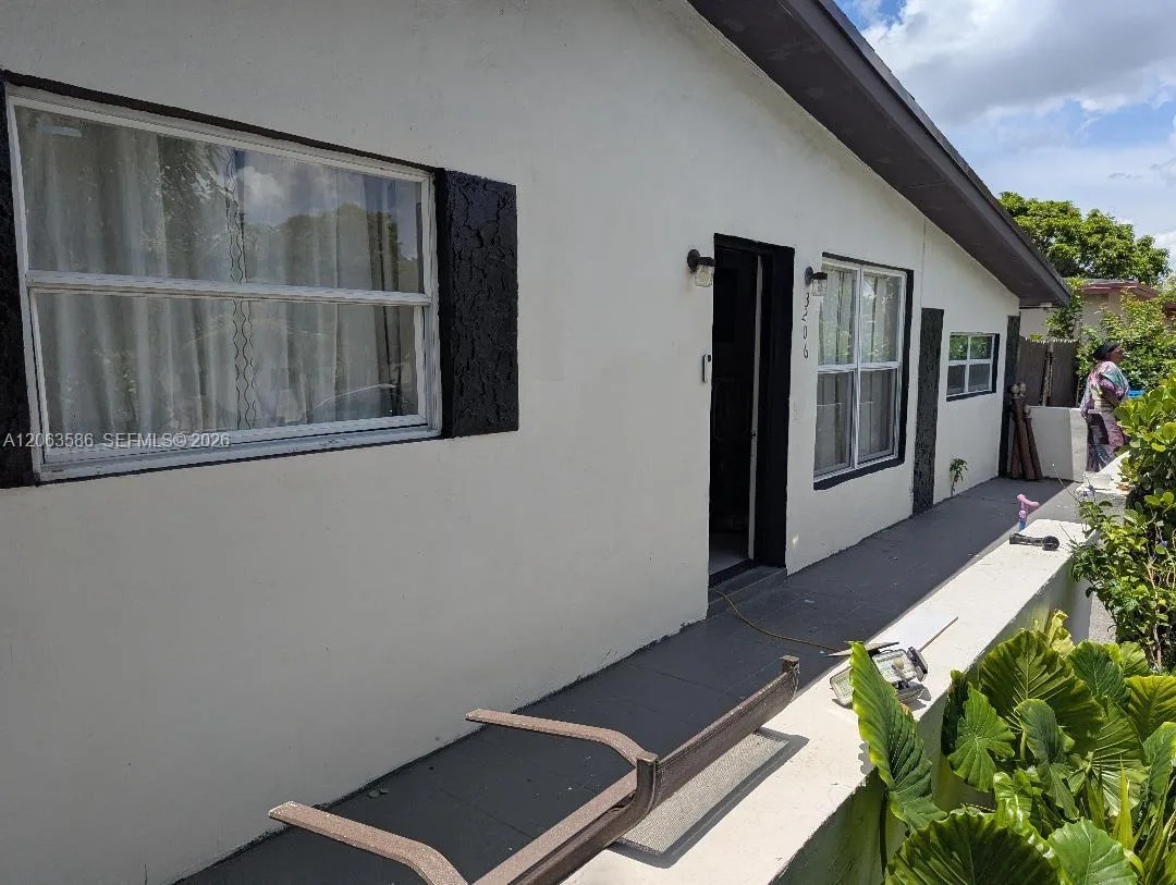 3206 SW 47th Ave, West Park, FL 33023 photo 11