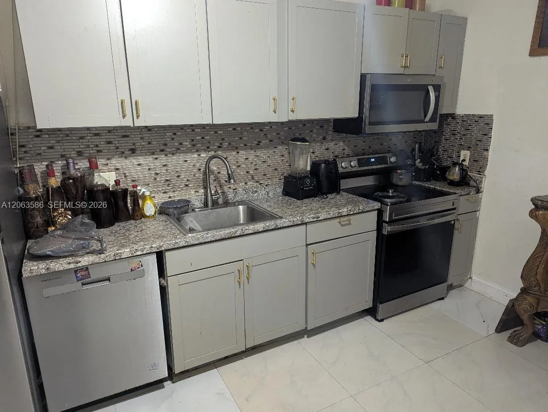 3206 SW 47th Ave, West Park, FL 33023 photo 4