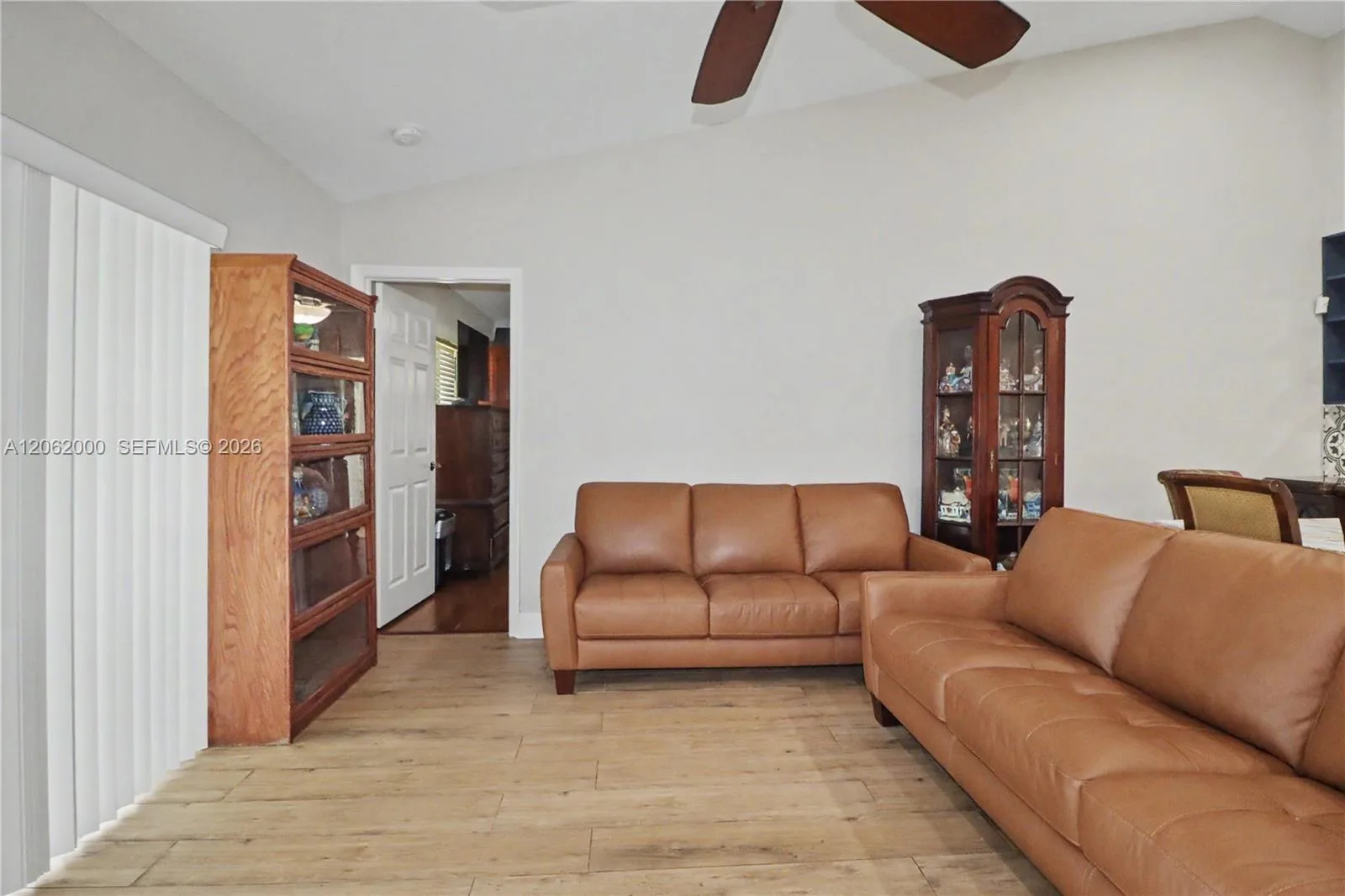 572 SE 18th Dr, Homestead, FL 33033 photo 6