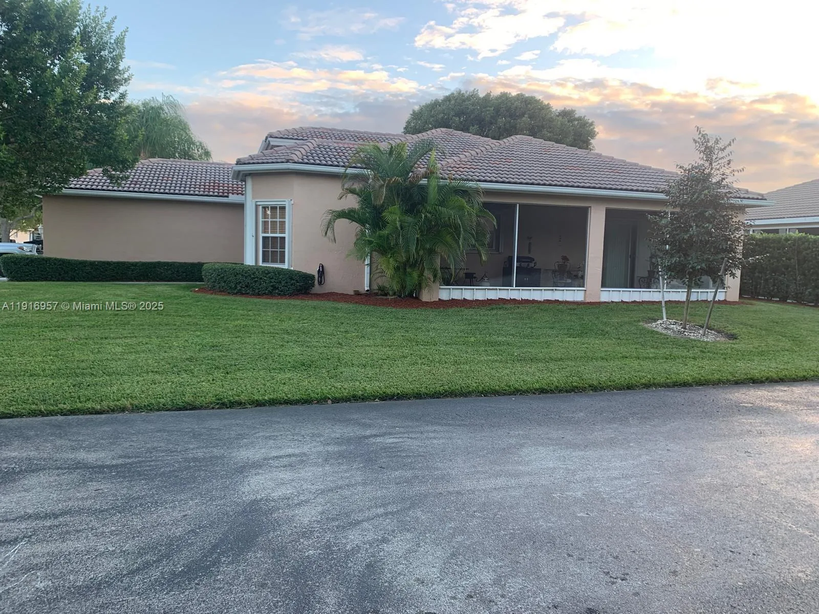 462 SE 23rd Dr, Homestead, FL 33033 photo 2