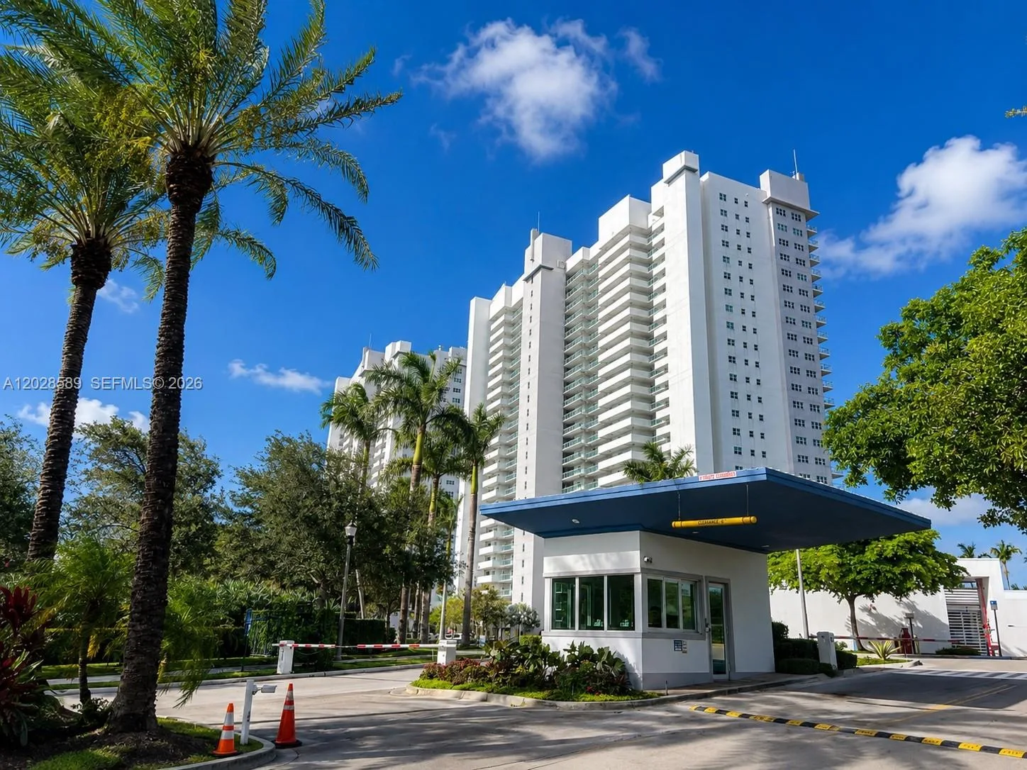 14951 Royal Oaks Ln # 2002, North Miami, FL 33181