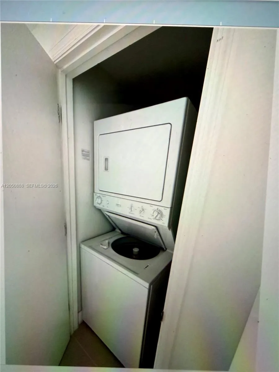 500 Brickell Ave # 2003, Miami, FL 33131 photo 4