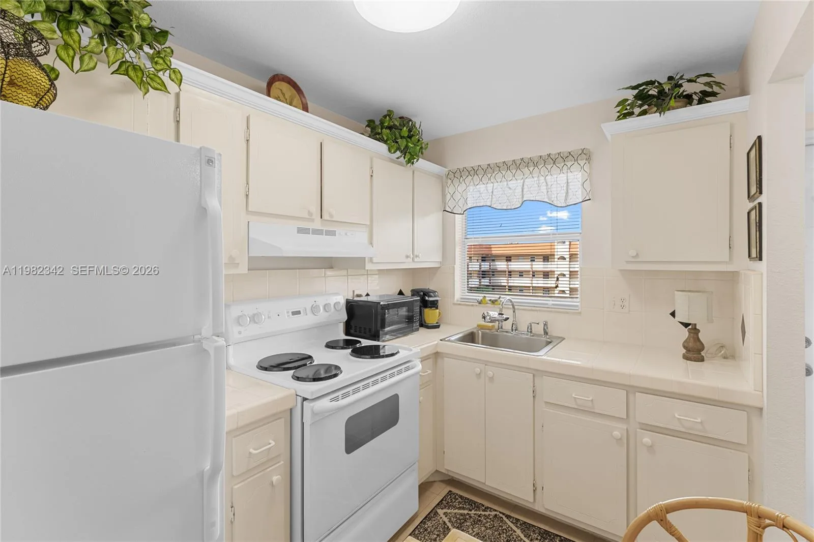 8950 Sunrise Lakes Blvd # 309, Sunrise, FL 33322 photo 4