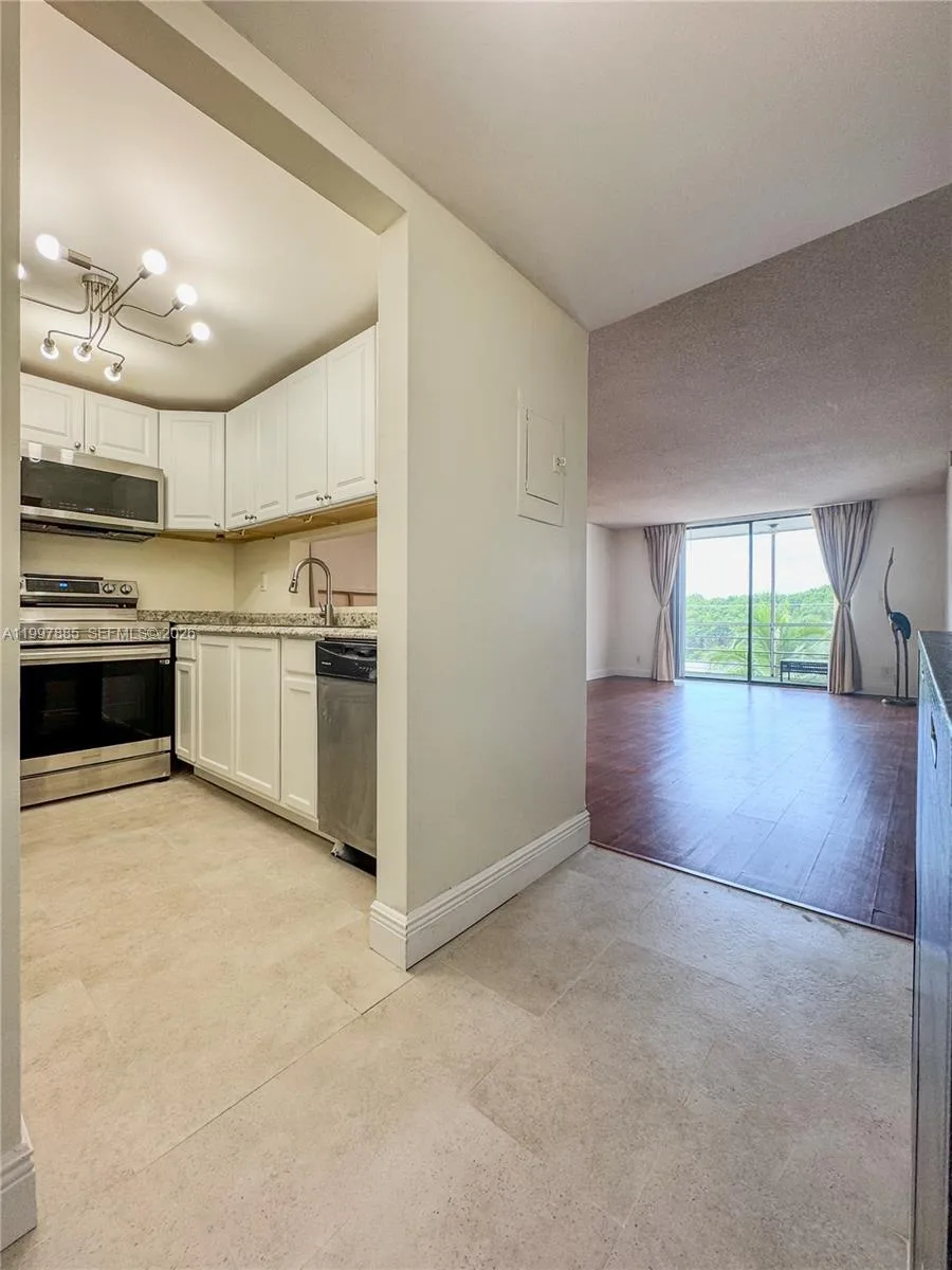 2935 NE 163rd St # 4T, North Miami Beach, FL 33160 photo 4