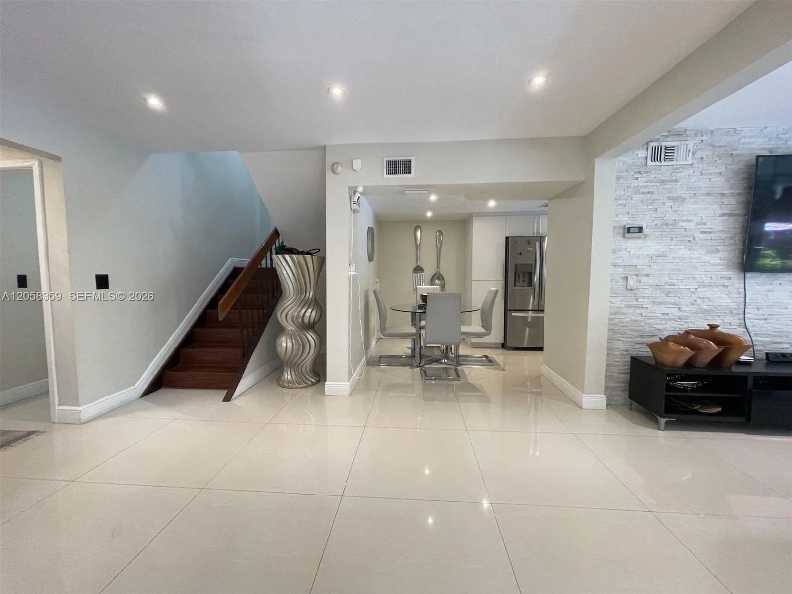1066 NE 202nd Ln, Miami, FL 33179 photo 12