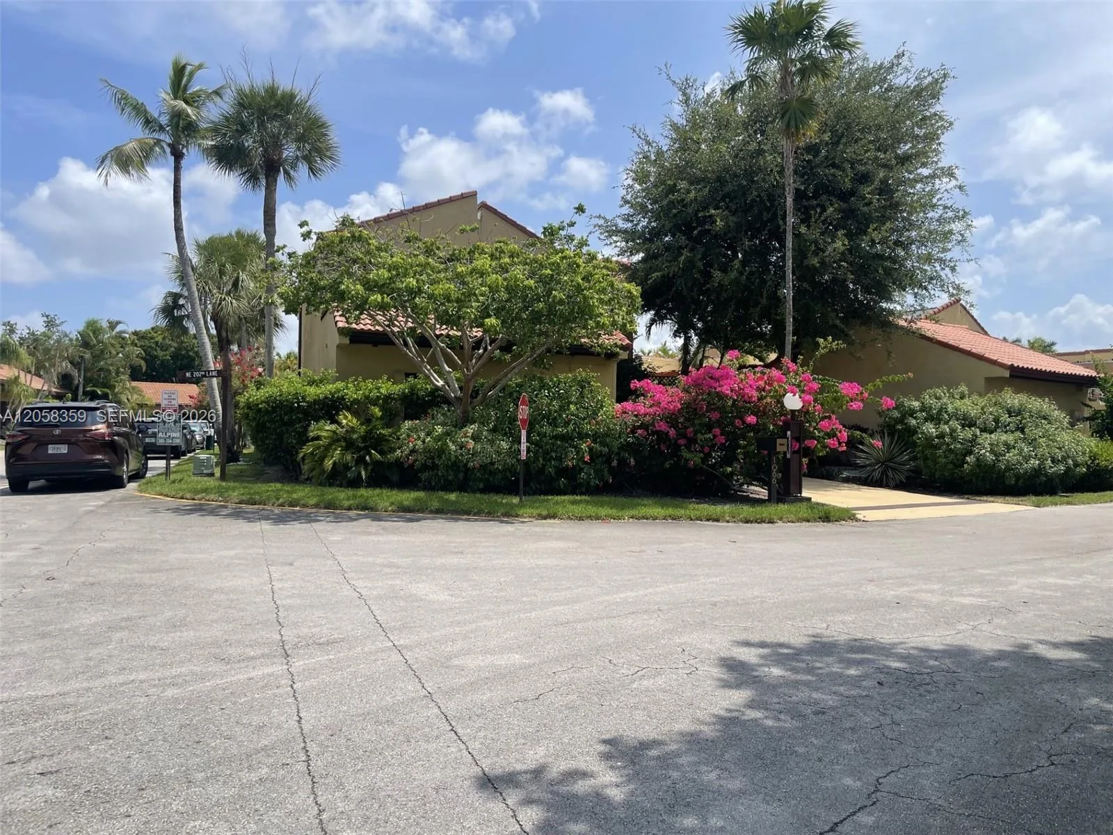 1066 NE 202nd Ln, Miami, FL 33179 photo 2