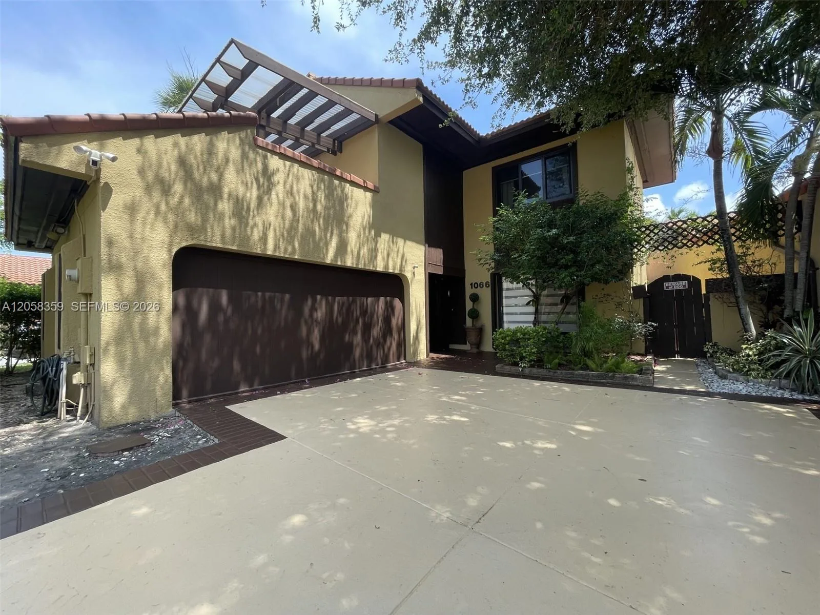 1066 NE 202nd Ln, Miami, FL 33179 photo 4