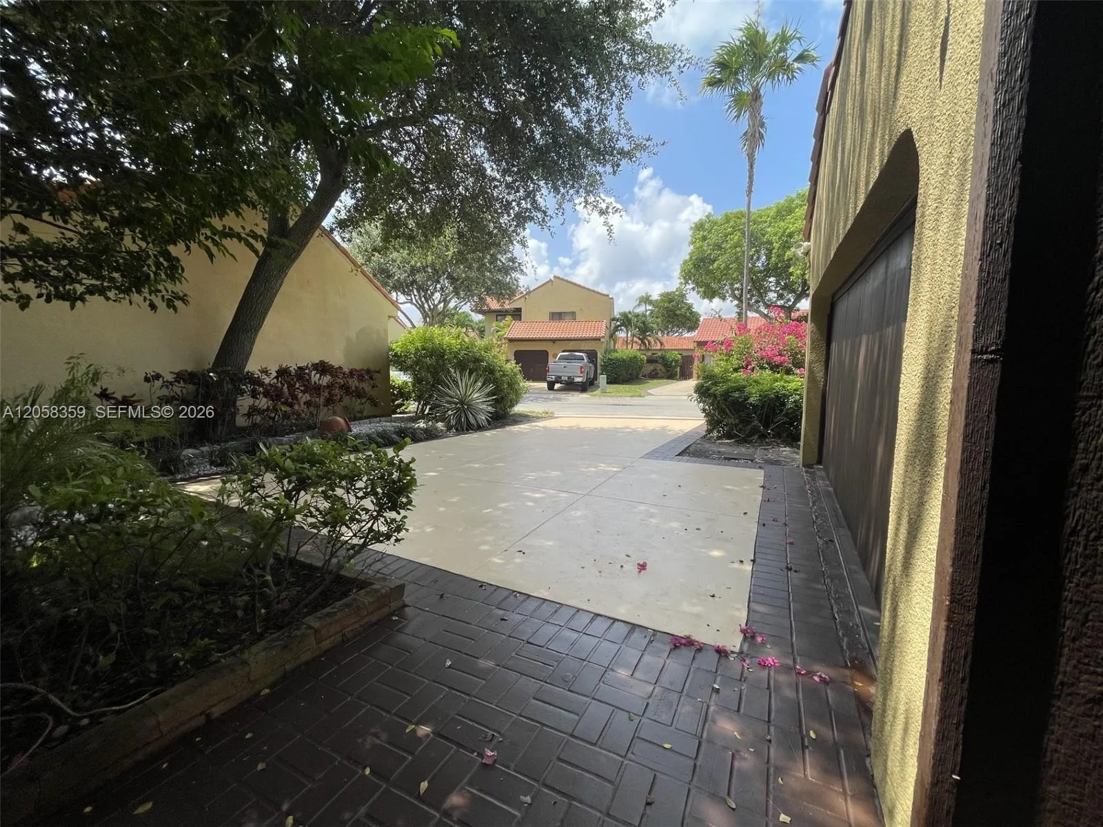1066 NE 202nd Ln, Miami, FL 33179 photo 7