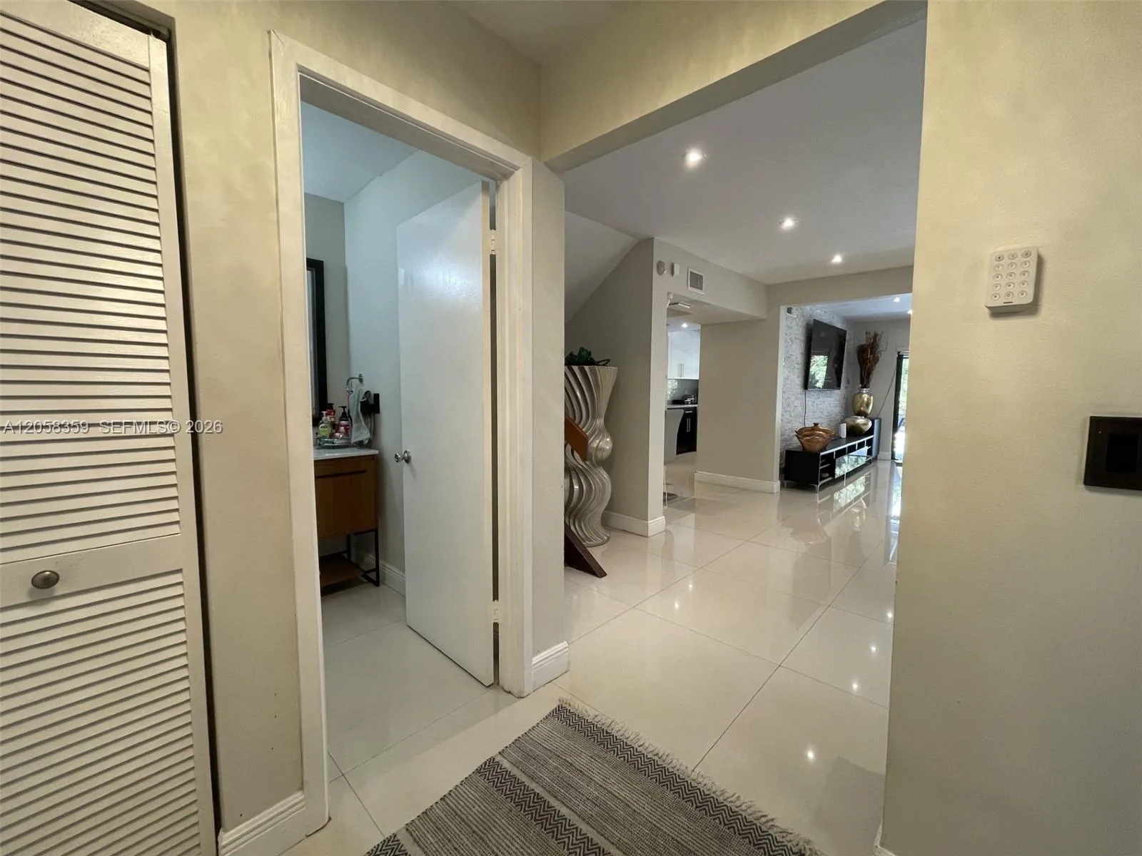 1066 NE 202nd Ln, Miami, FL 33179 photo 8
