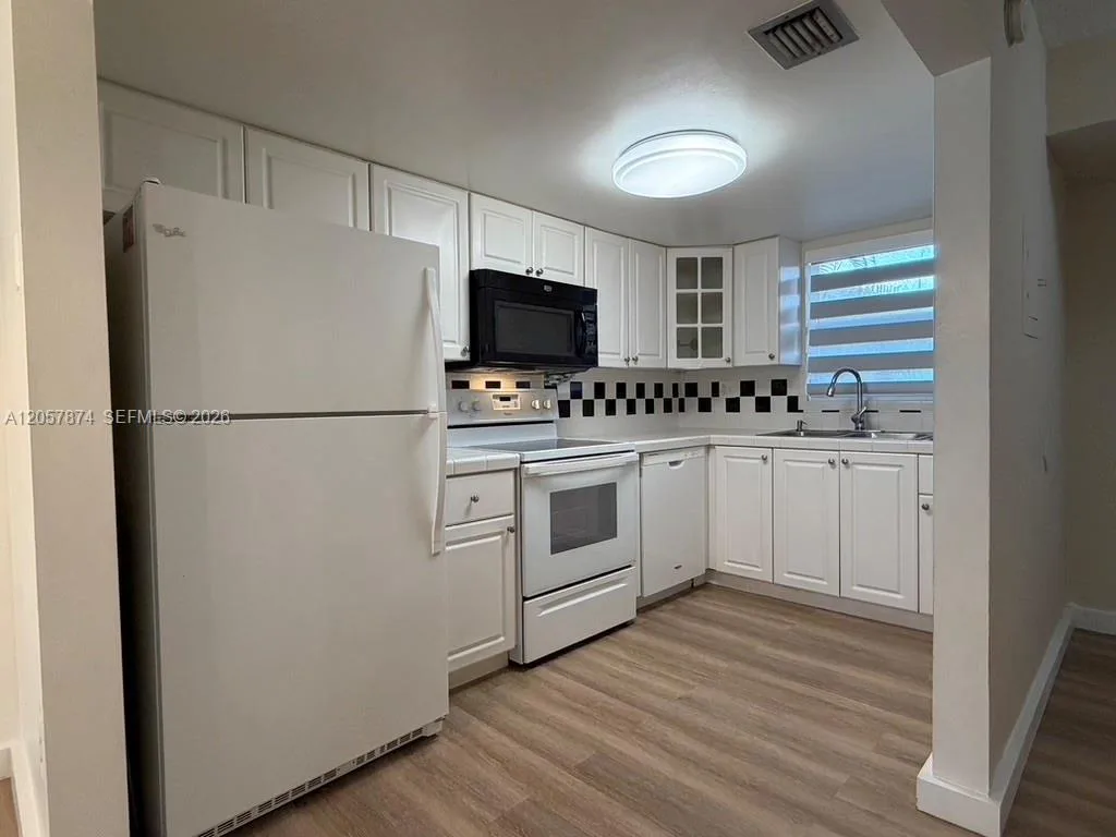 30 NW 87th Ave # C201, Miami, FL 33172 photo 2
