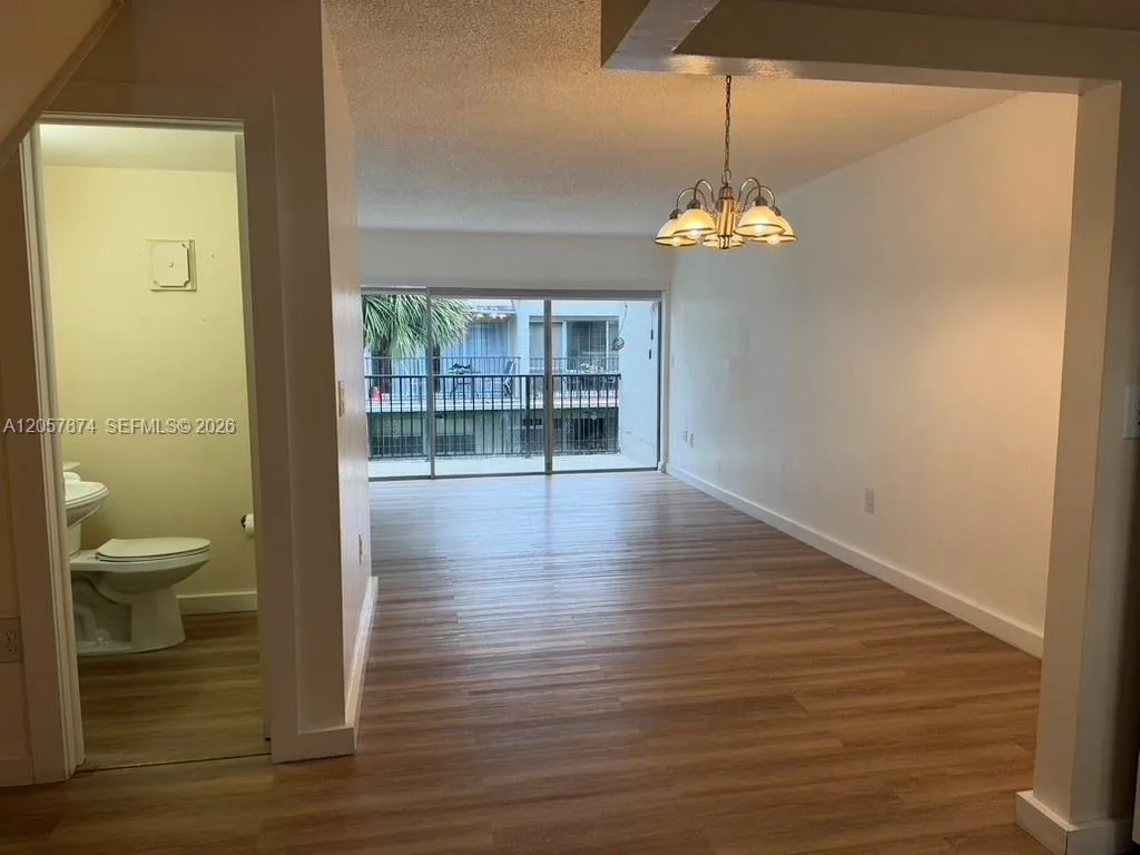 30 NW 87th Ave # C201, Miami, FL 33172 photo 4