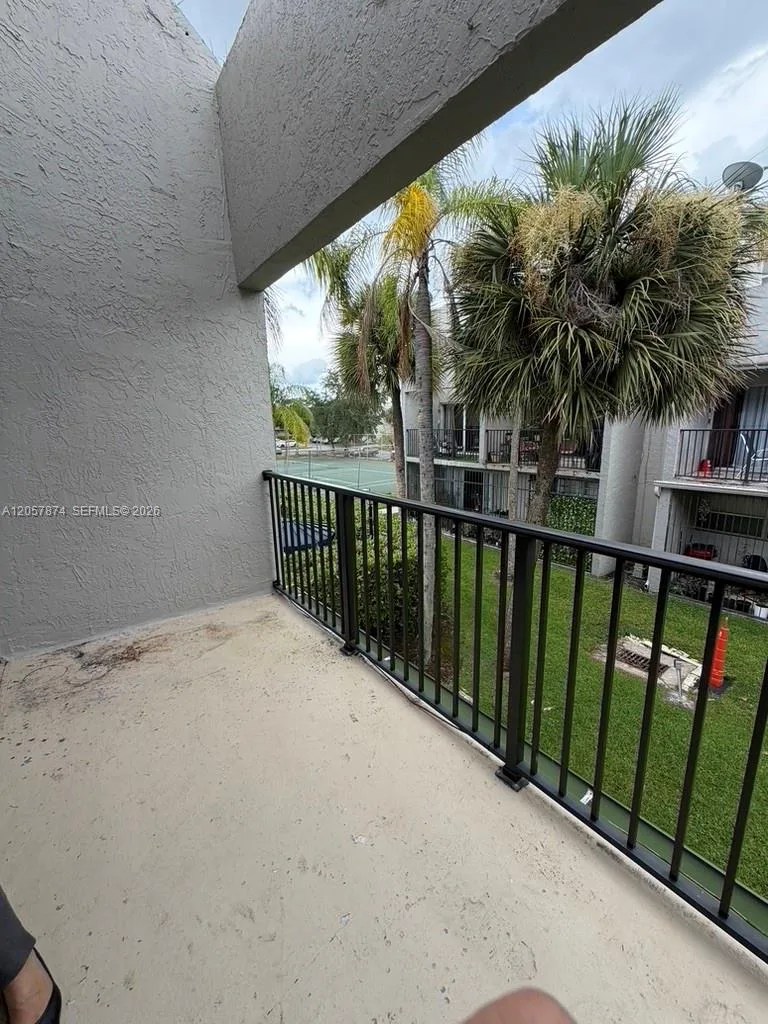 30 NW 87th Ave # C201, Miami, FL 33172 photo 9