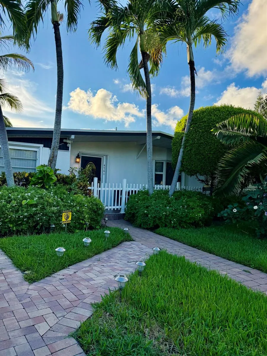 4741 NE 15TH Avenue, Pompano Beach, FL 33064