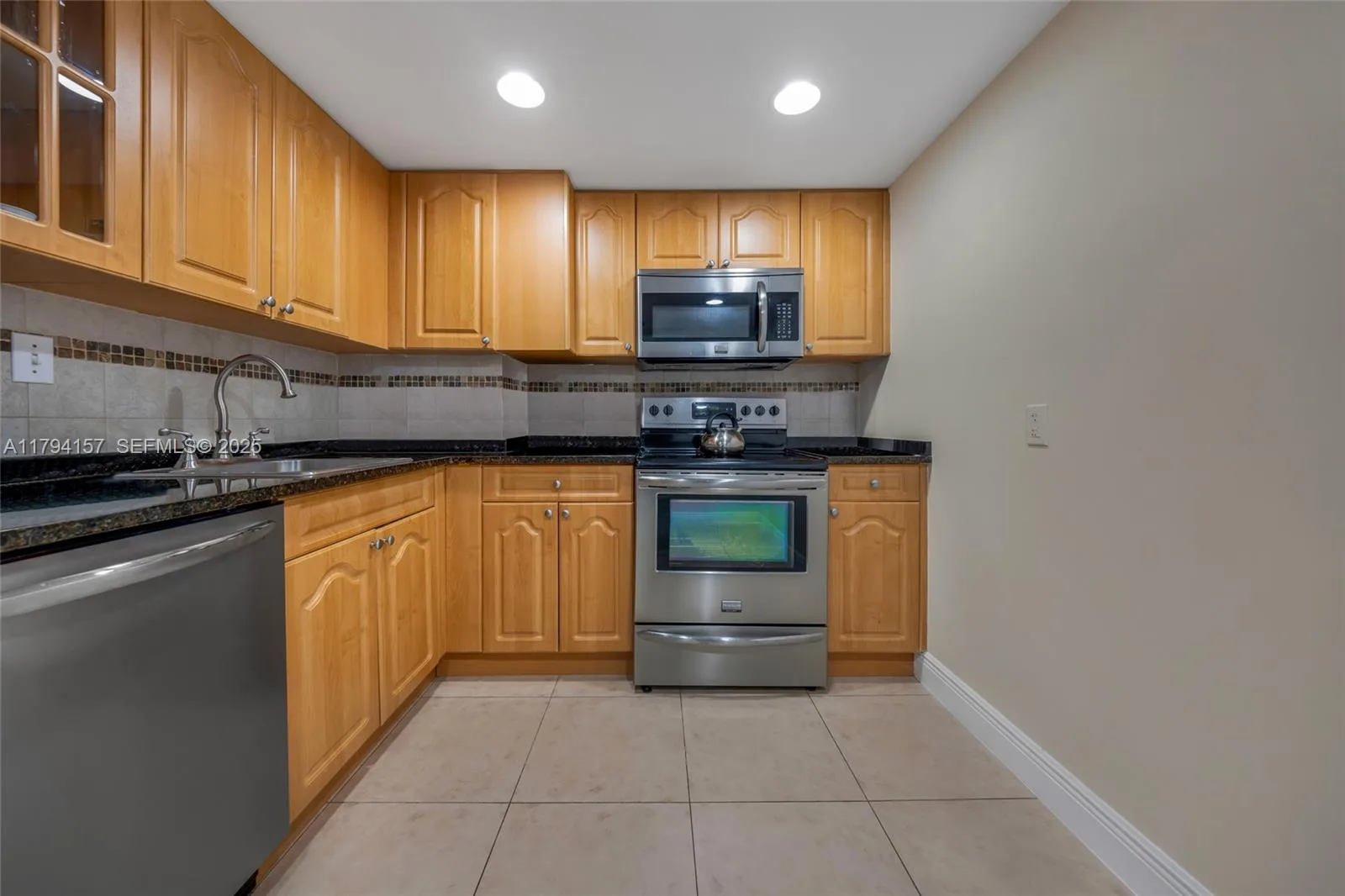 100 Bayview Dr # 1403, Sunny Isles Beach, FL 33160 photo 13