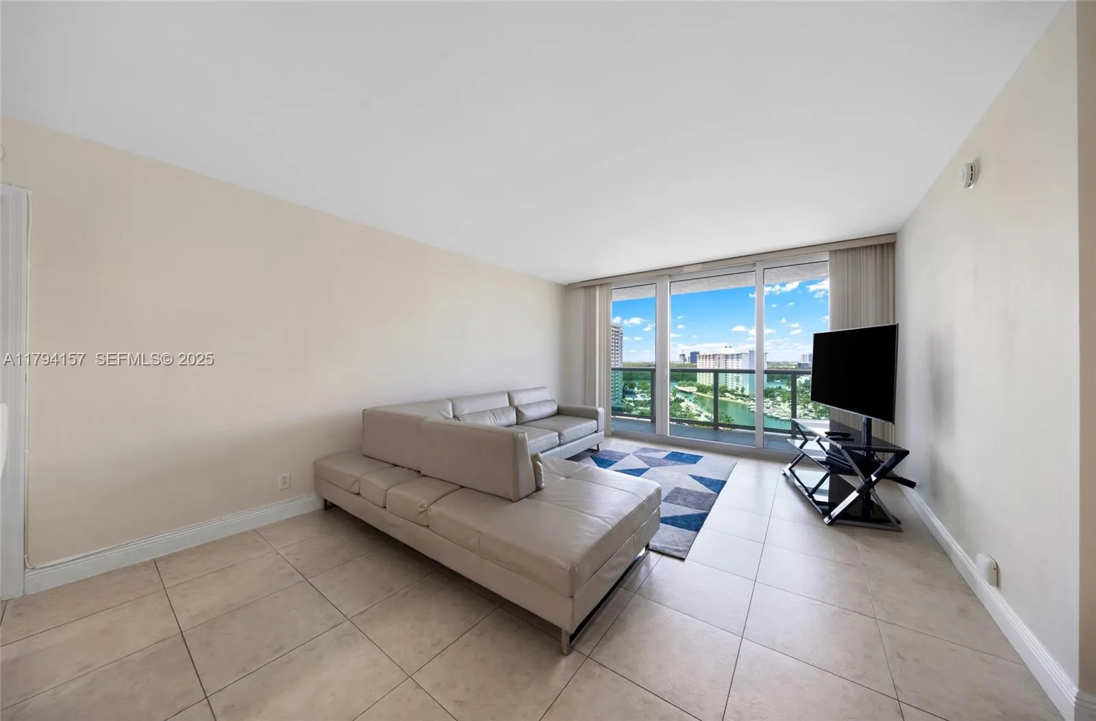 100 Bayview Dr # 1403, Sunny Isles Beach, FL 33160 photo 4