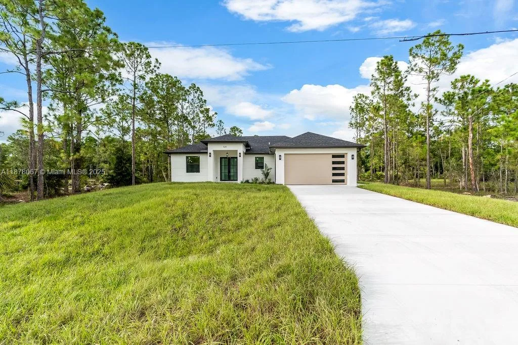 529 Allison St E, Lehigh Acres, FL 33974