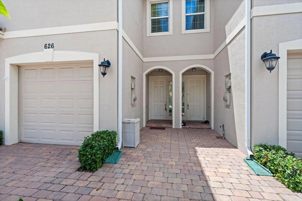 626 SW Glen Crest Way, Stuart, FL 34997