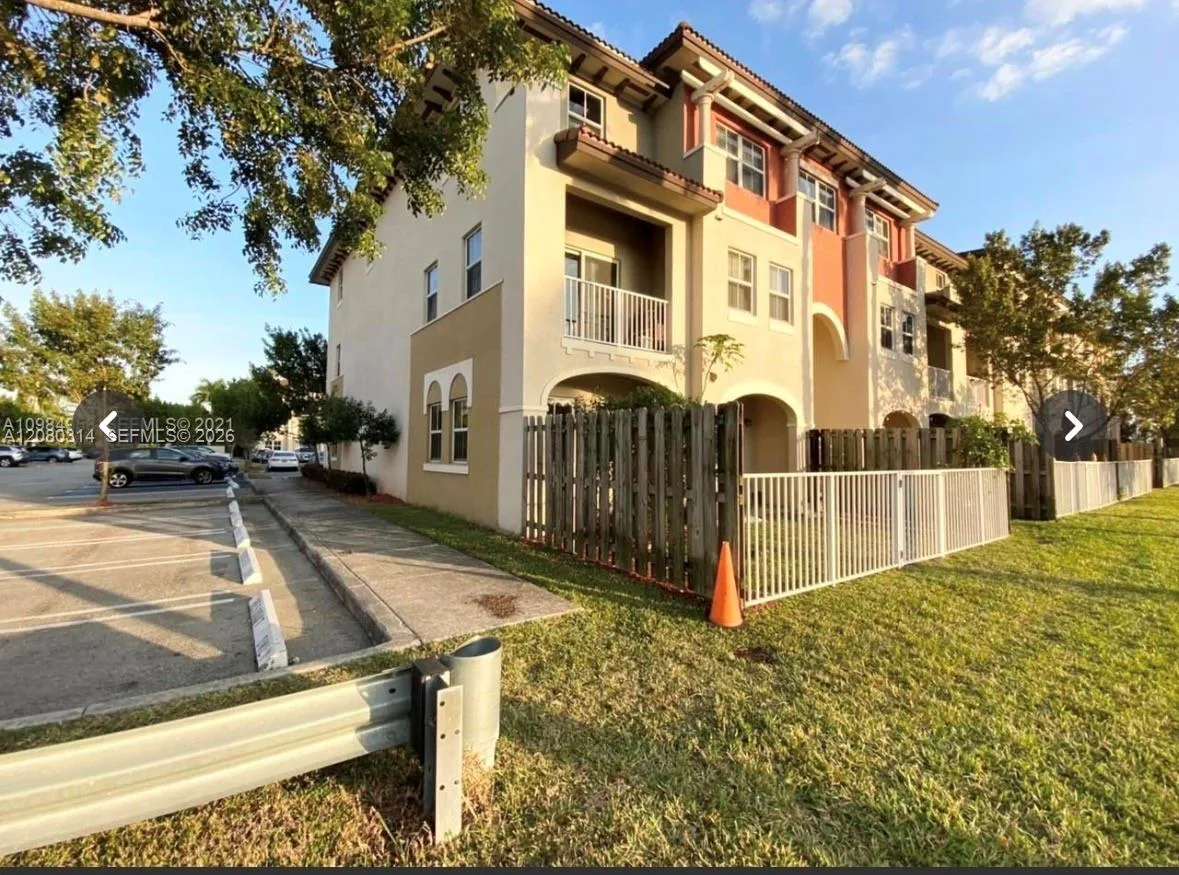 8650 NW 97 Ave # 108, Doral, FL 33178