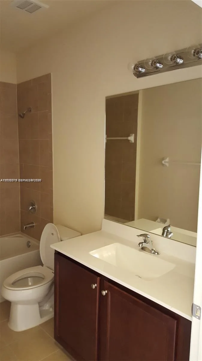142 SE 28th Ter # 7, Homestead, FL 33033 photo 4