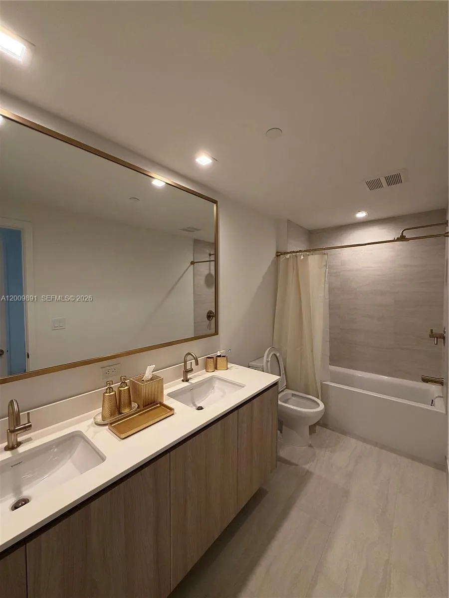 77 SE 5th street # 1614, Miami, FL 33131 photo 9