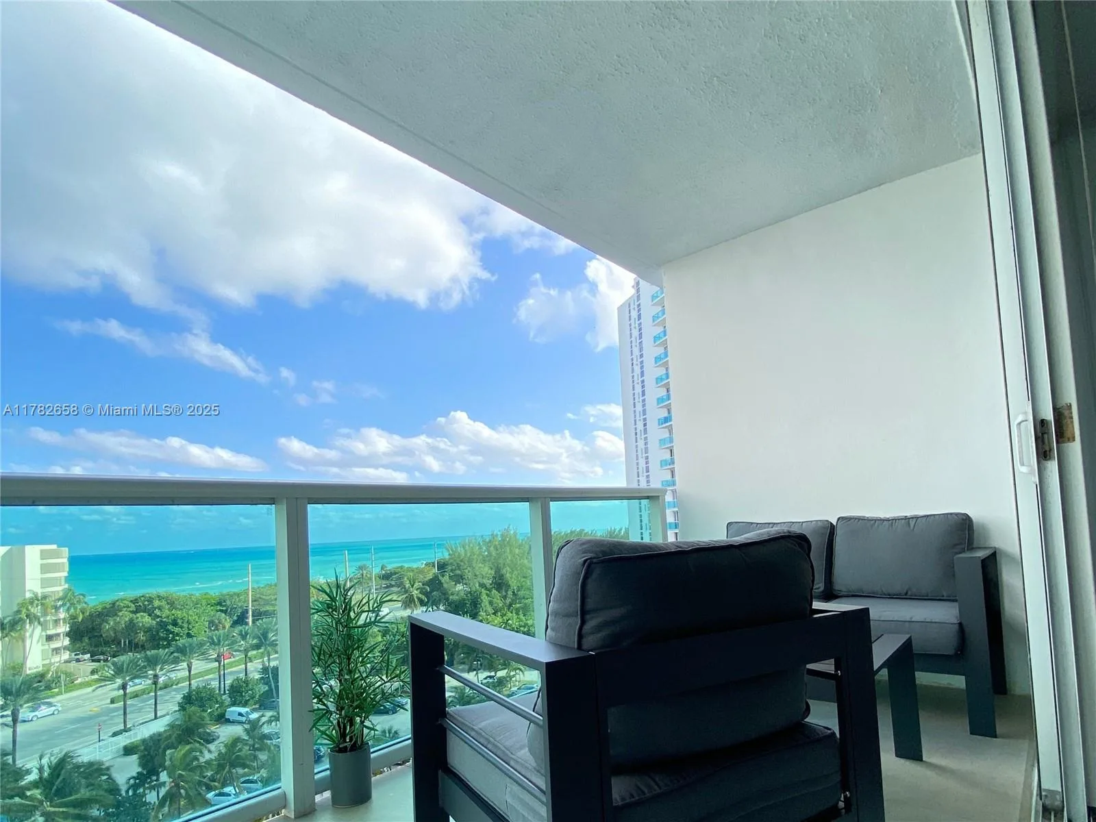 100 Bayview Dr # 906, Sunny Isles Beach, FL 33160 photo 2