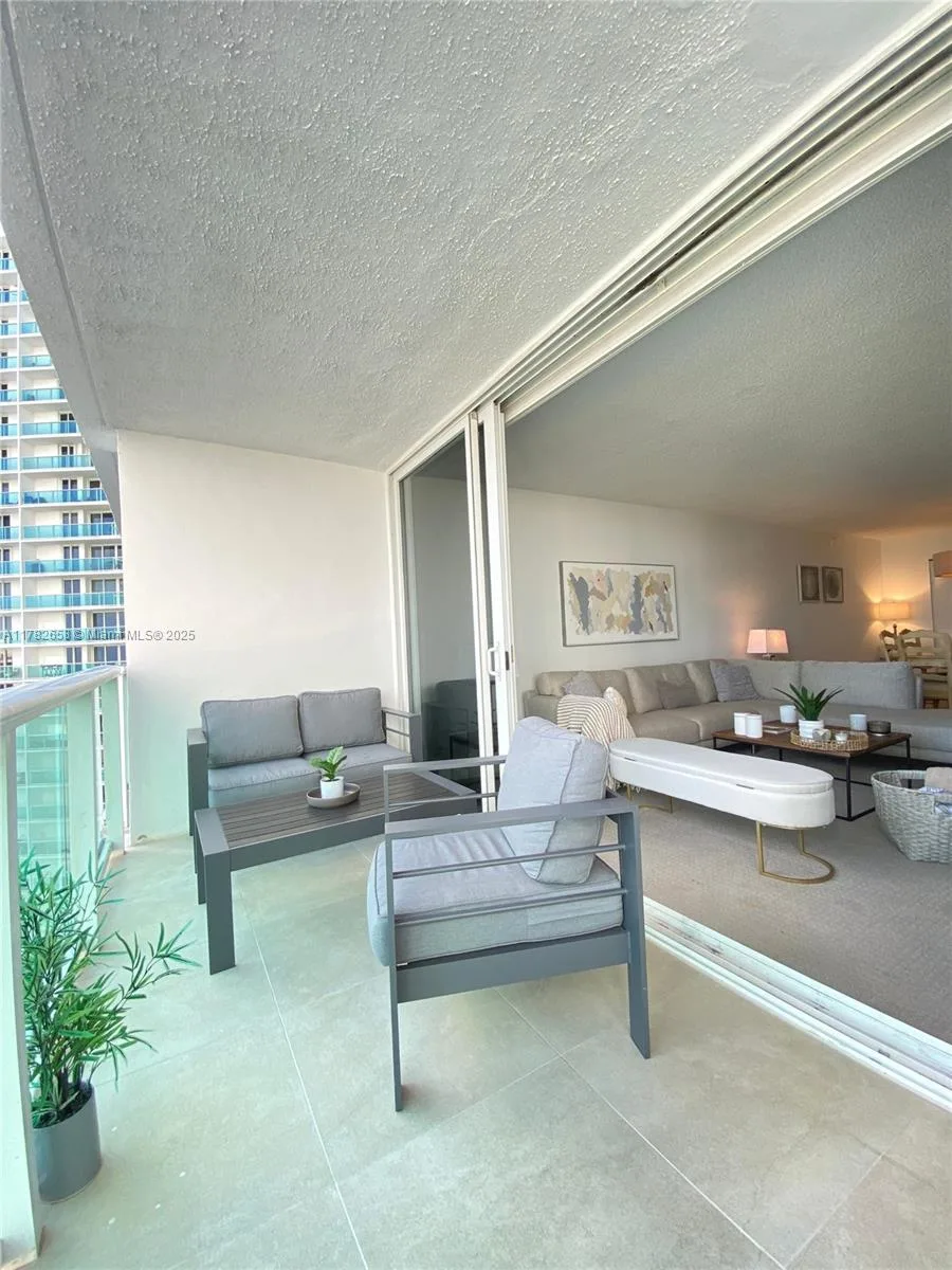 100 Bayview Dr # 906, Sunny Isles Beach, FL 33160 photo 3