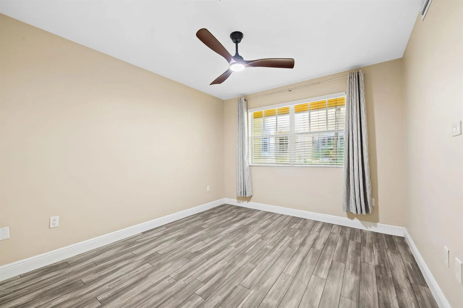 708 SE 15TH Street # 3, Fort Lauderdale, FL 33316 photo 6