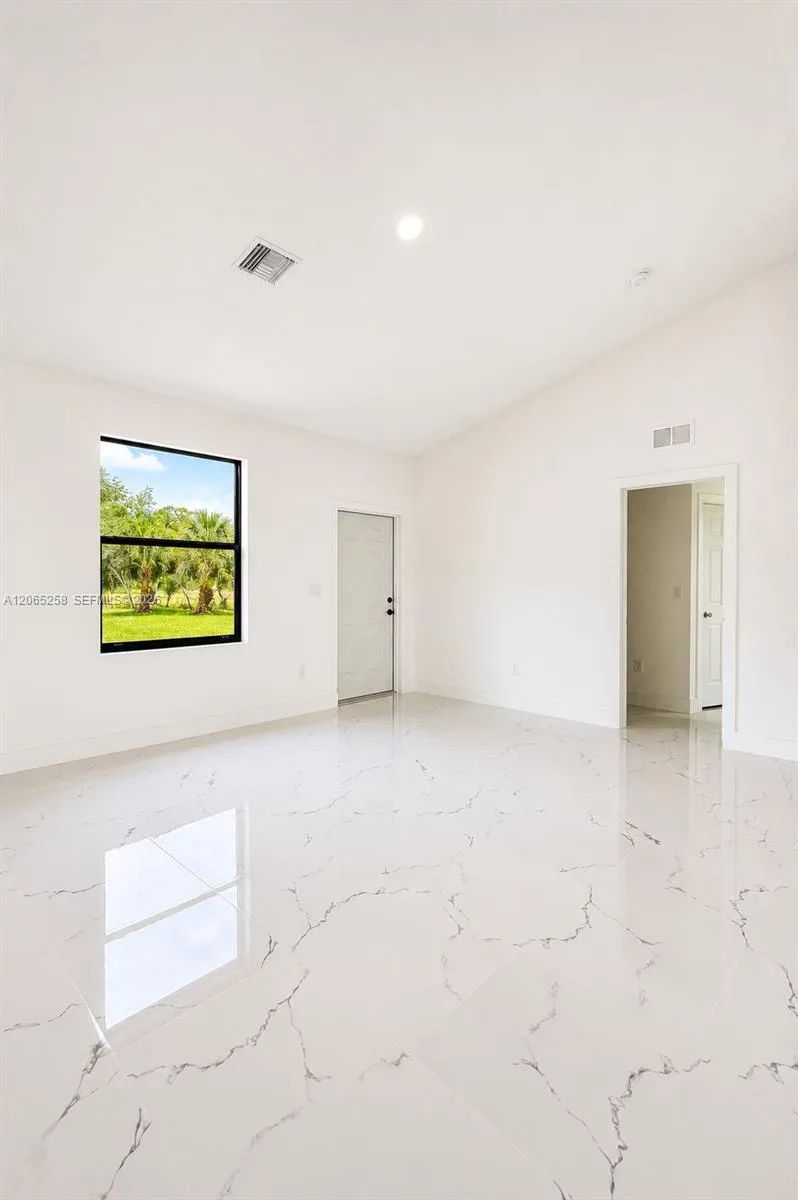 3052 S Beechwood Cir, La Belle, FL 33935 photo 6