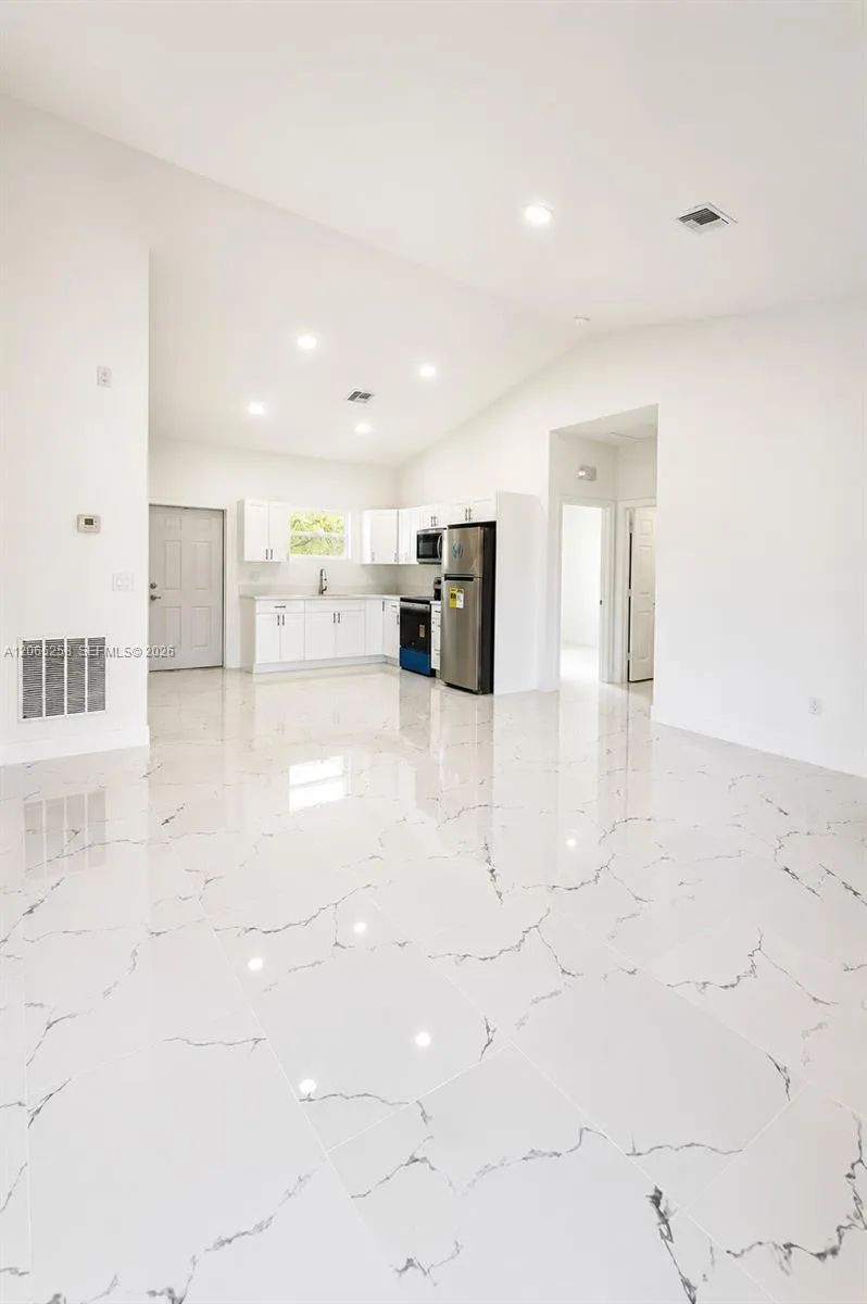 3052 S Beechwood Cir, La Belle, FL 33935 photo 9