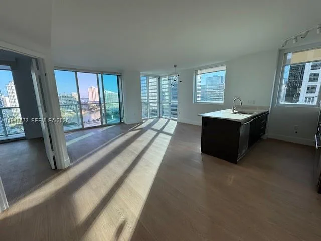 500 Brickell Ave # 1502, Miami, FL 33131 photo 2