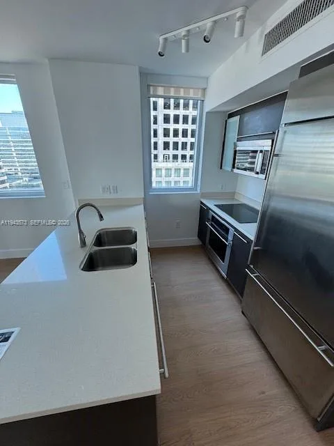 500 Brickell Ave # 1502, Miami, FL 33131 photo 8