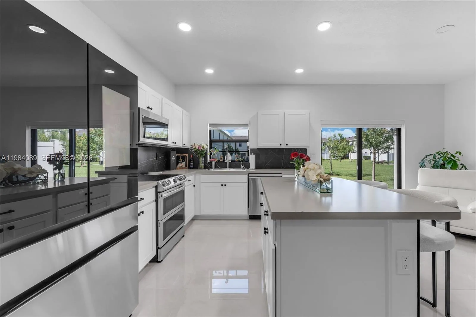 617 SW 11th St, Florida City, FL 33034 photo 2