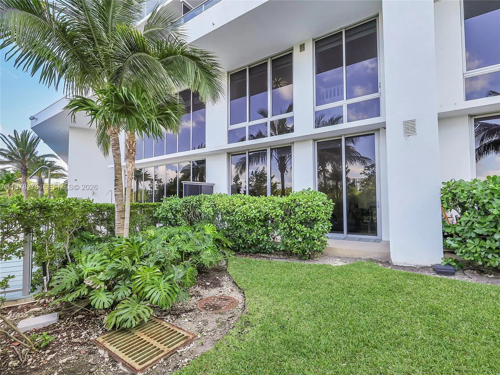 16385 Biscayne Blvd # 105, North Miami Beach, FL 33160 photo 2