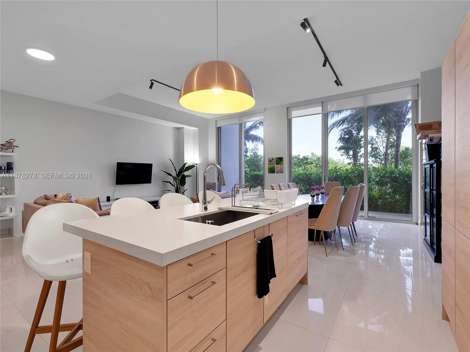 16385 Biscayne Blvd # 105, North Miami Beach, FL 33160 photo 6