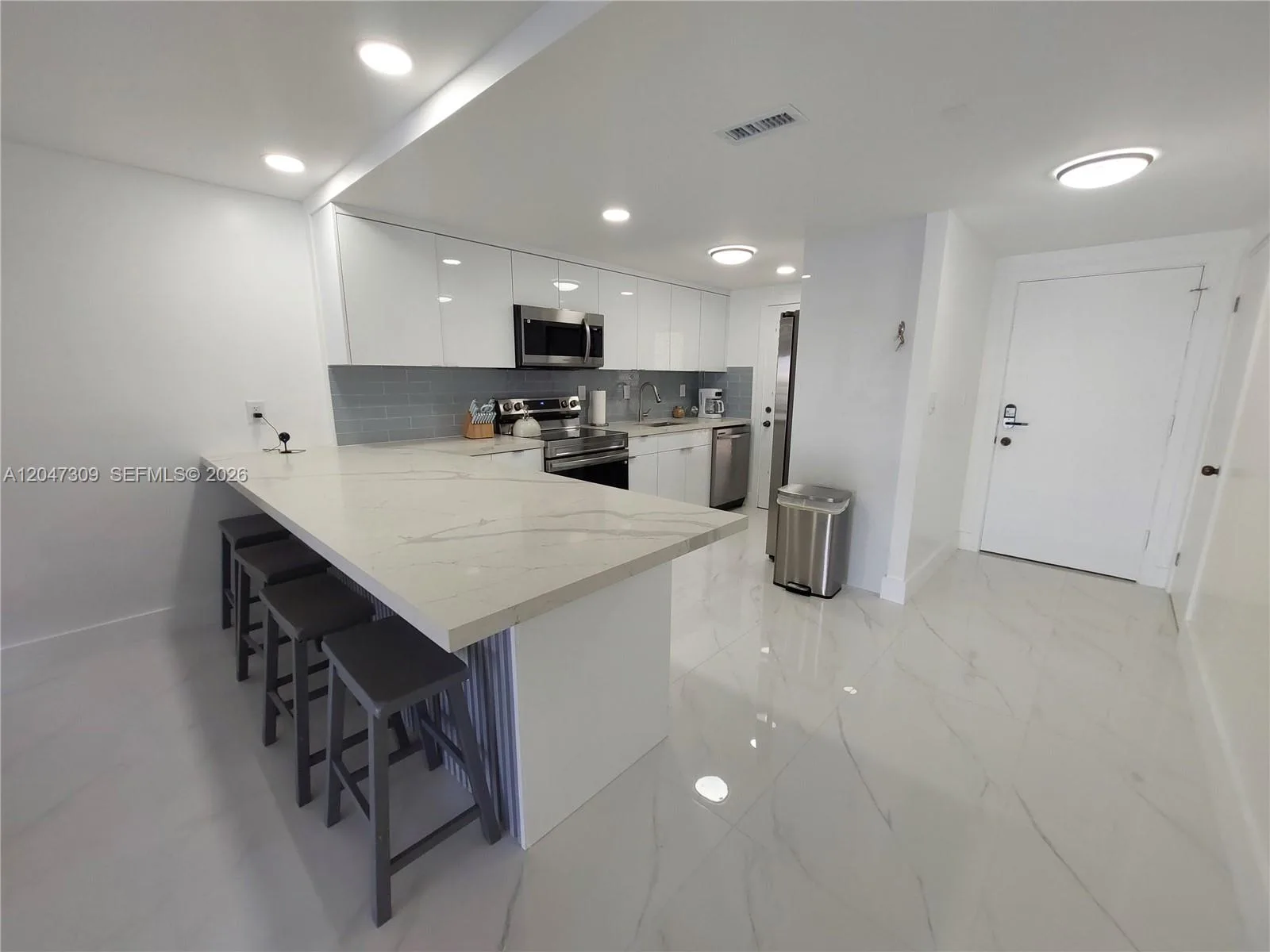 400 Golden Isles Dr # 47, Hallandale Beach, FL 33009 photo 7