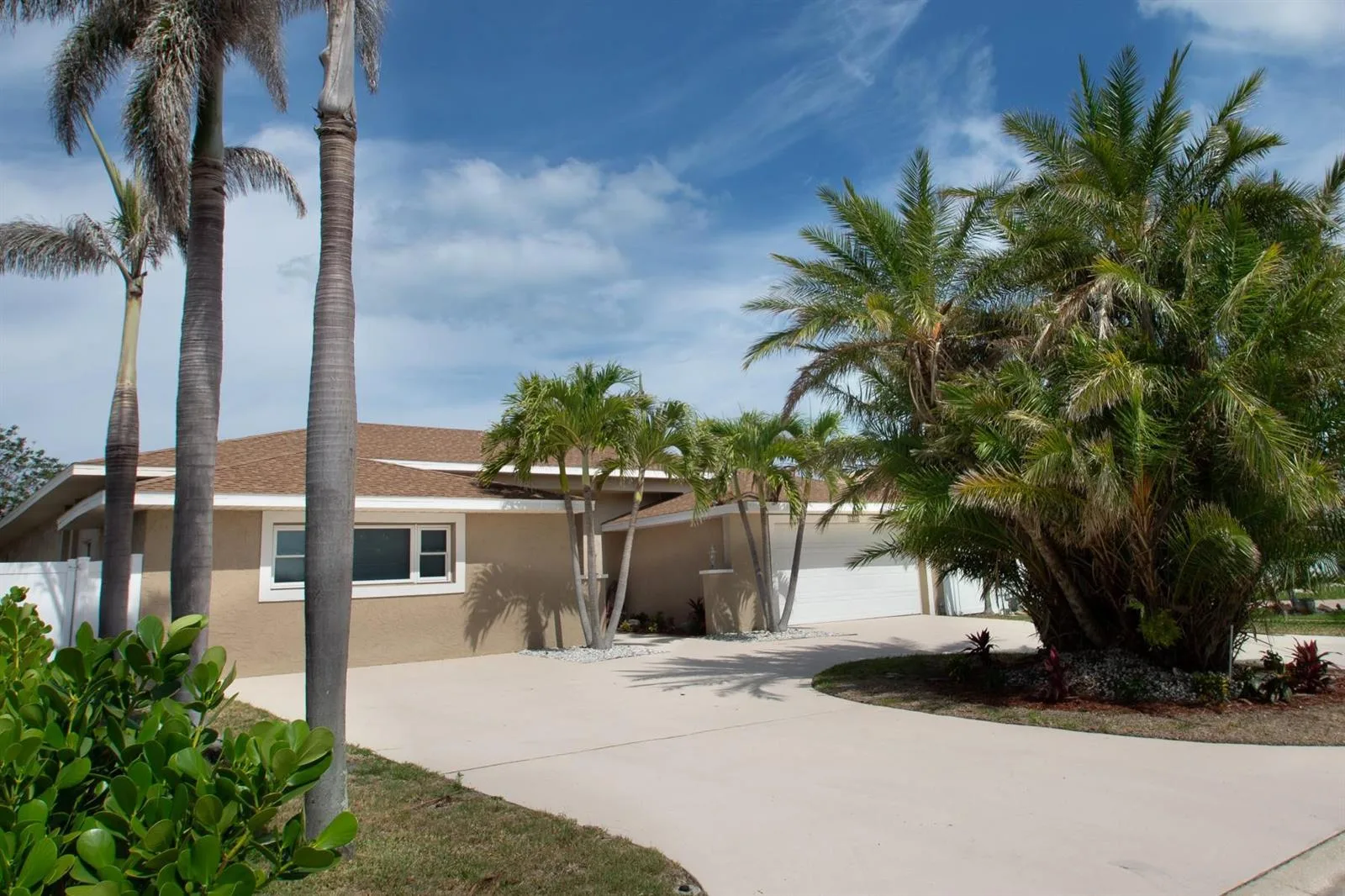 2504 Hibiscus Drive, FL 33786 photo 3